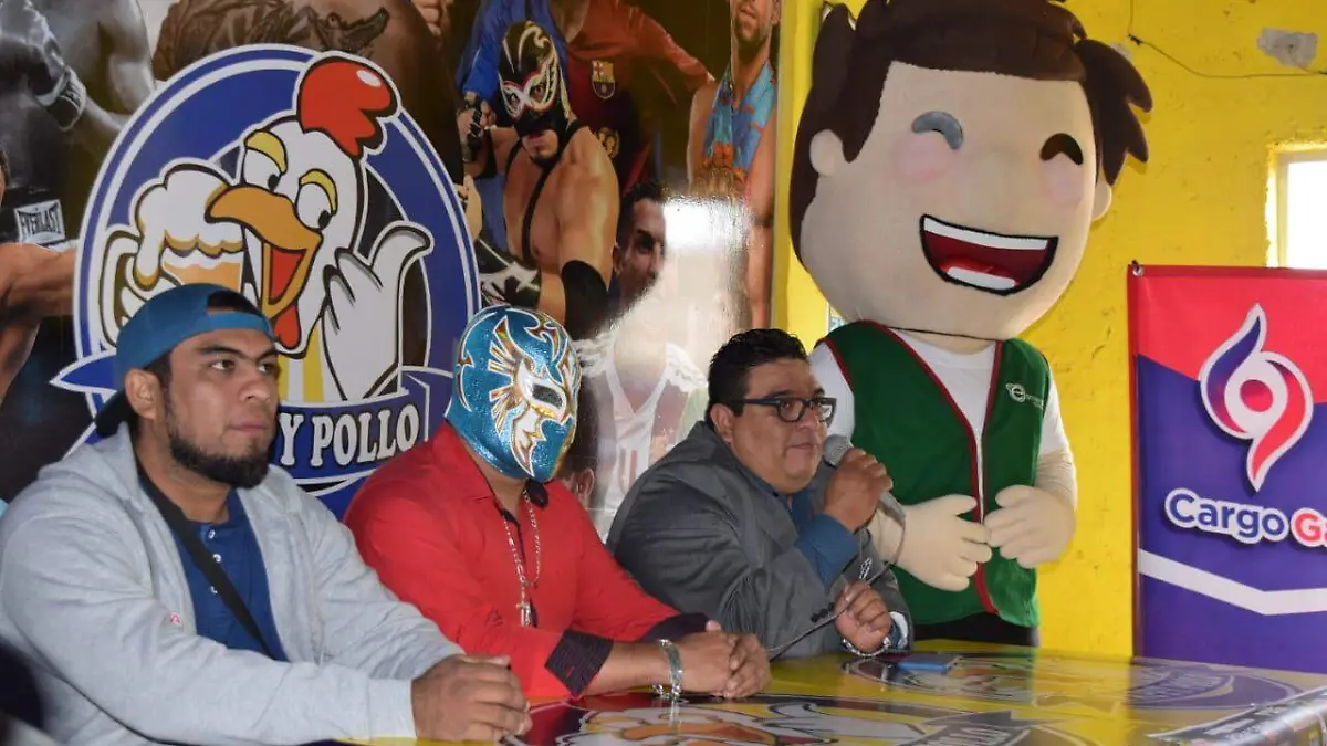 15 Presentan espectacular función de lucha libre